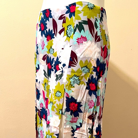 New Guess double skirt - Size 6 - Picture 4 of 7